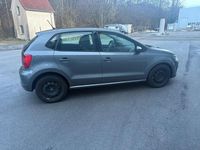 Gebraucht VW Polo 90 PS (66 kW) 2015 Grau Kleinwagen