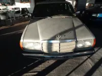 Gebraucht Mercedes E300 88 PS (64 kW) 1983 Silber Limousine