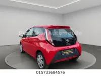 Gebraucht Toyota Aygo X-play 69 PS (50 kW) 2015 Rot Kleinwagen