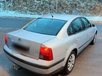 Gebraucht VW Passat 105 PS (77 kW) 1998 Grau Limousine