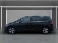 Gebraucht VW Touran Highline 150 PS (110 kW) 2023 Schwarz Van / Kleinbus