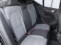 Neu Volvo XC40 Plus 163 PS (119 kW) 2026 Onyx black / metallic SUV