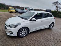 Gebraucht Hyundai i20 Select 84 PS (61 kW) 2020 Weiß Kleinwagen