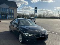 Gebraucht BMW 318 Sport Line 150 PS (110 kW) 2016 Schwarz Limousine