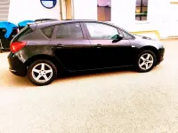 Gebraucht Opel Astra 140 PS (102 kW) 2014 Schwarz Limousine