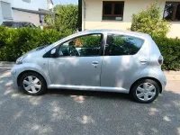 Gebraucht Toyota Aygo 68 PS (50 kW) 2011 Silber Kleinwagen