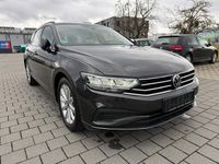 Gebraucht VW Passat 150 PS (110 kW) 2022 Grau Kombi
