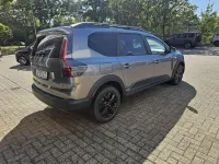 Neu Dacia Jogger Extreme 122 PS (89 kW) 2026 Grau Van / Kleinbus