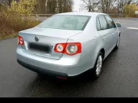 Używany VW Jetta 101 KM (74 kW) 2005 Srebrny Sedan/Limuzyna