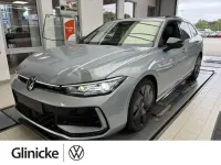 Gebraucht VW Passat R-line 193 PS (141 kW) 2024 Oyster silver metallic Kombi