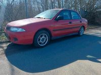 Gebraucht Mitsubishi Carisma 120 PS (88 kW) 1999 Rot Limousine