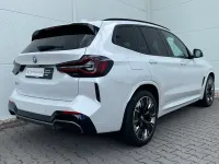 Gebraucht BMW iX3 Impressive 210 kW (286 PS) 2023 Mineralweiß metallic SUV