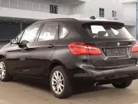 Gebraucht BMW 218 150 PS (110 kW) 2018 Saphirschwarz Van / Kleinbus
