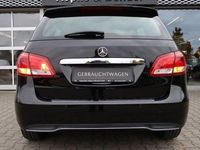 Gebraucht Mercedes B180 Style 122 PS (89 kW) 2017 Kosmosschwarz metallic Van / Kleinbus