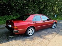 Second-hand Mercedes 190 122 CP (89 kW) 1992 Roșu Berlinǎ