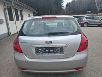 Gebraucht Kia Ceed 109 PS (80 kW) 2009 Silber Kleinwagen