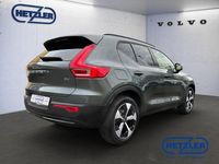 Neu Volvo XC40 Plus 197 PS (144 kW) 2025 Forest lake / metallic SUV