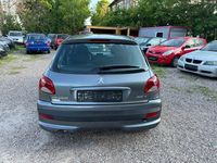Gebraucht Peugeot 206 Basis 60 PS (44 kW) 2010 Grau Limousine
