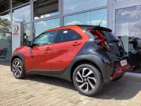 Neu Toyota Aygo X 72 PS (52 kW) 2025 Chili red perleffekt/dach myst SUV