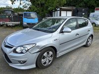 Gebraucht Hyundai i30 Edition 109 PS (80 kW) 2010 Silber Limousine