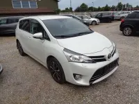 Gebraucht Toyota Verso Premium 147 PS (108 kW) 2017 Weiß Van / Kleinbus