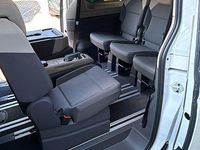 Second-hand VW Multivan 150 CP (110 kW) 2024 Alb Monovolum