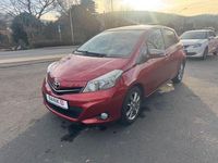 Gebraucht Toyota Yaris Club 99 PS (72 kW) 2013 Rot Limousine