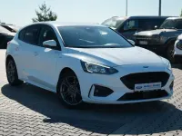 Gebraucht Ford Focus ST-Line 125 PS (91 kW) 2022 Frozen white Limousine