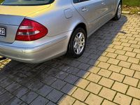 Gebraucht Mercedes E220 150 PS (110 kW) 2005 Silber Limousine