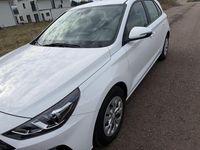 Gebraucht Hyundai i30 Select 116 PS (85 kW) 2022 Weiß Kombi