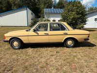 Gebraucht Mercedes E230 136 PS (100 kW) 1980 Gelb Limousine