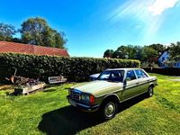 Gebraucht Mercedes 200 94 PS (69 kW) 1979 Grün Limousine
