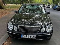 Gebraucht Mercedes E240 Avantgarde 177 PS (130 kW) 2005 Schwarz Limousine