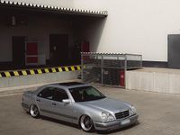 Gebraucht Mercedes E280 193 PS (141 kW) 1996 Silber Limousine