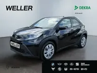 Gebraucht Toyota Aygo Play 72 PS (52 kW) 2024 Night time black (schwarz) Kleinwagen