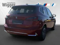 Neu BMW 220 Active Tourer Luxury Line 170 PS (125 kW) 2026 Rot Van / Kleinbus
