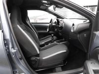 Gebraucht Toyota Aygo X Basis 72 PS (52 kW) 2025 Celestite grey metallic / night sky black SUV