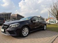 Gebraucht Mercedes A180 122 PS (89 kW) 2016 Violett Limousine