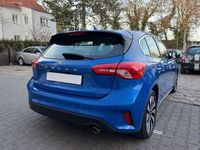Używany Ford Focus Cool & Connect 120 KM (88 kW) 2019 Niebieski Sedan/Limuzyna