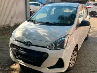 Gebraucht Hyundai i10 67 PS (49 kW) 2018 Weiß Kleinwagen