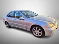 Gebraucht Mercedes C220 150 PS (110 kW) 2004 Brillantsilber  metalliclack Limousine