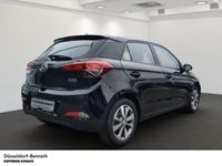 gebraucht Hyundai i20 1.2 YES! silver Klima Rückfahrkamera LED