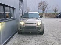 Neu Land Rover Defender 635 PS (467 kW) 2026 Gold SUV