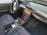 Gebraucht Mercedes E260 177 PS (130 kW) 1991 Limousine