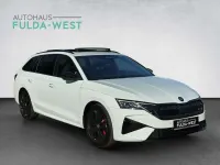 Neu Skoda Octavia RS 265 PS (194 kW) 2026 Moon white Kombi