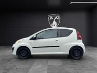 Gebraucht Peugeot 107 Active 68 PS (50 kW) 2012 Weiß Kleinwagen