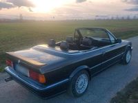 Gebraucht BMW 320 129 PS (94 kW) 1988 Schwarz Cabrio
