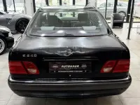 Używany Mercedes E240 Elegance 170 KM (125 kW) 1997 Czarny Sedan/Limuzyna