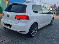 Gebraucht VW Golf 122 PS (89 kW) 2009 Weiß Coupé