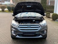 Gebraucht Ford Kuga Trend 125 PS (91 kW) 2019 Grau SUV